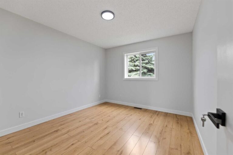 84 Woodside Circle NW