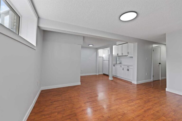 84 Woodside Circle NW