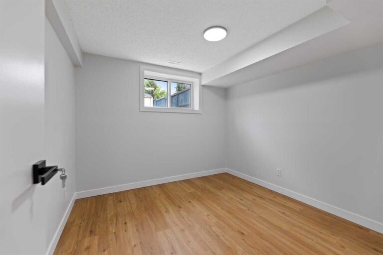 84 Woodside Circle NW