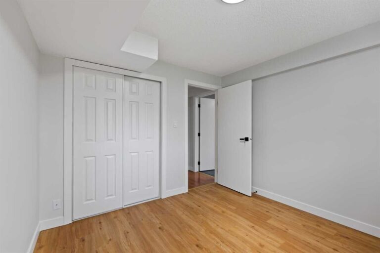 84 Woodside Circle NW