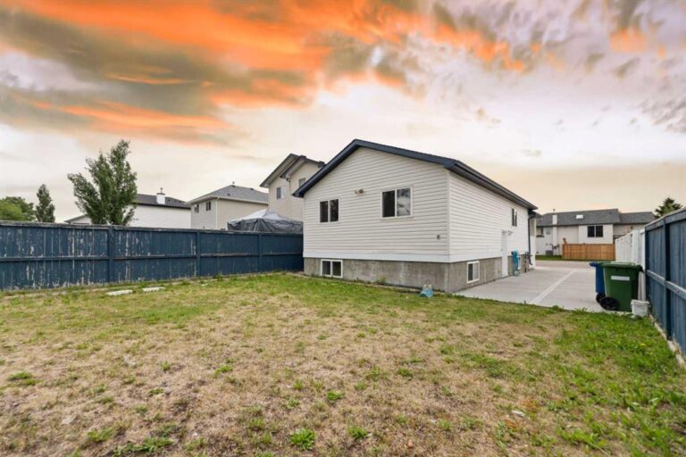 84 Woodside Circle NW