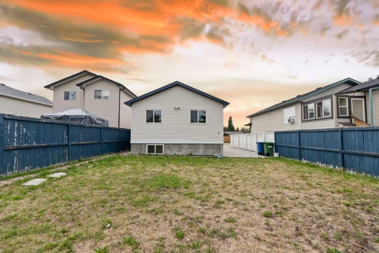 84 Woodside Circle NW