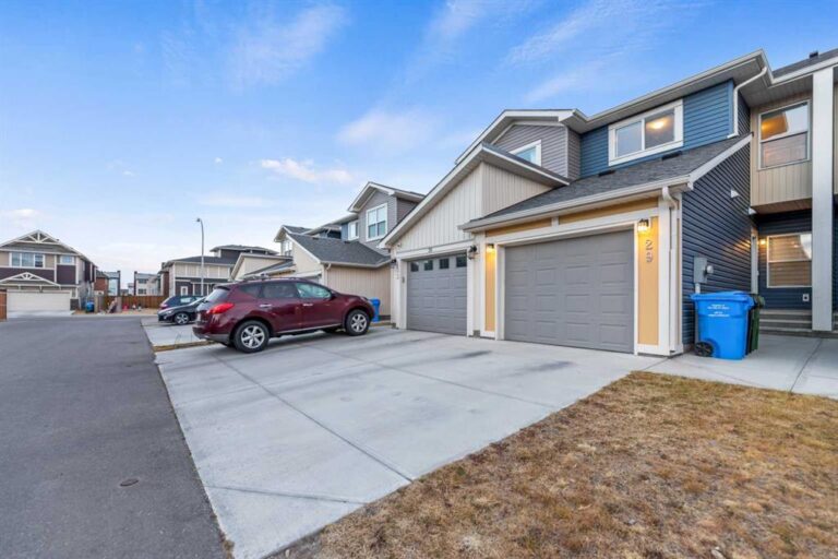 29 Saddlestone Link NE