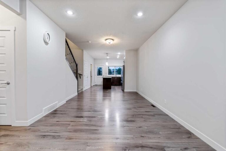 29 Saddlestone Link NE