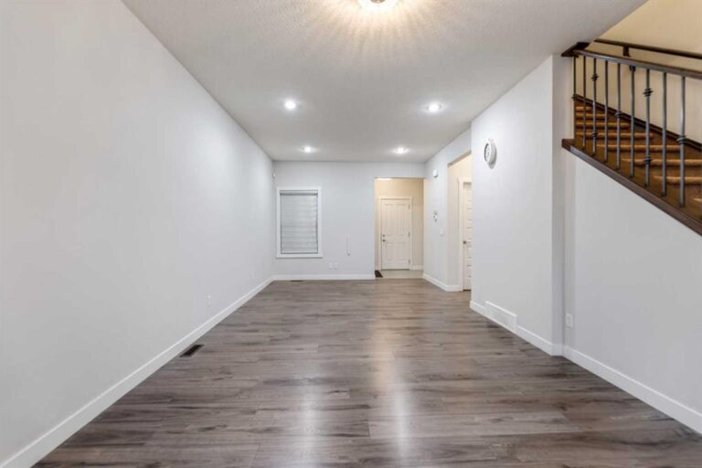29 Saddlestone Link NE