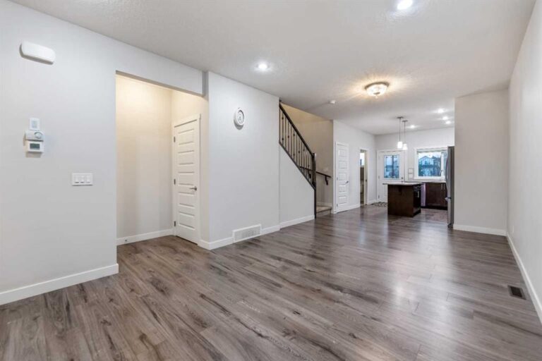 29 Saddlestone Link NE