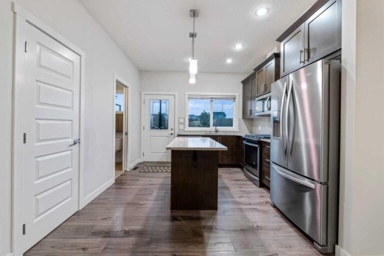 29 Saddlestone Link NE