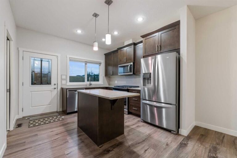 29 Saddlestone Link NE