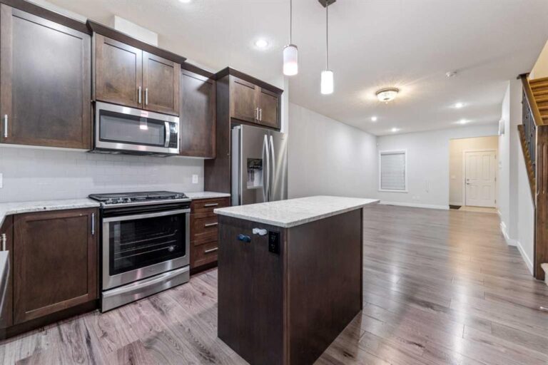 29 Saddlestone Link NE