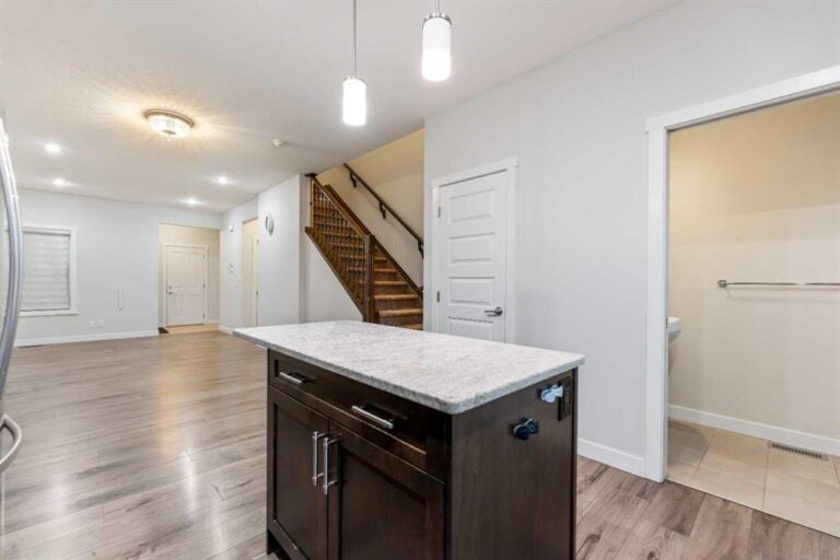 29 Saddlestone Link NE