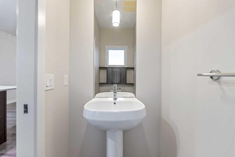 29 Saddlestone Link NE