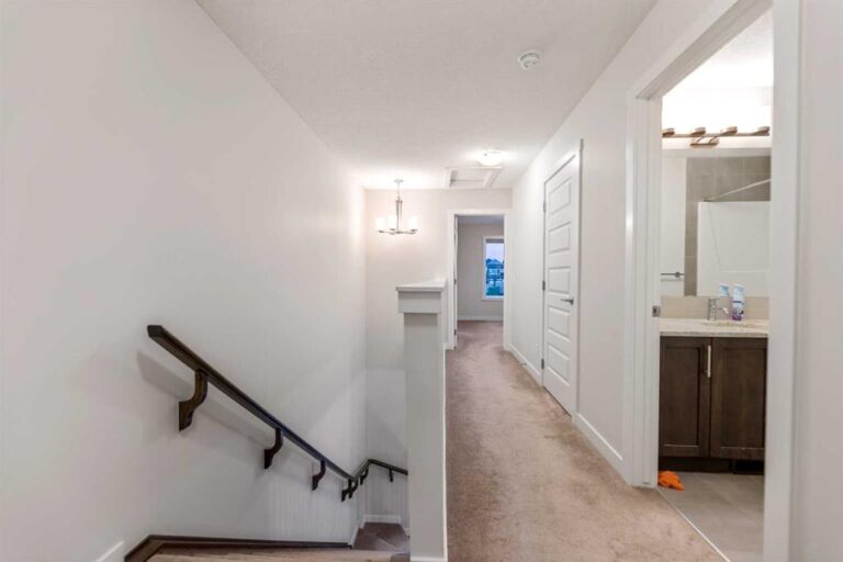 29 Saddlestone Link NE