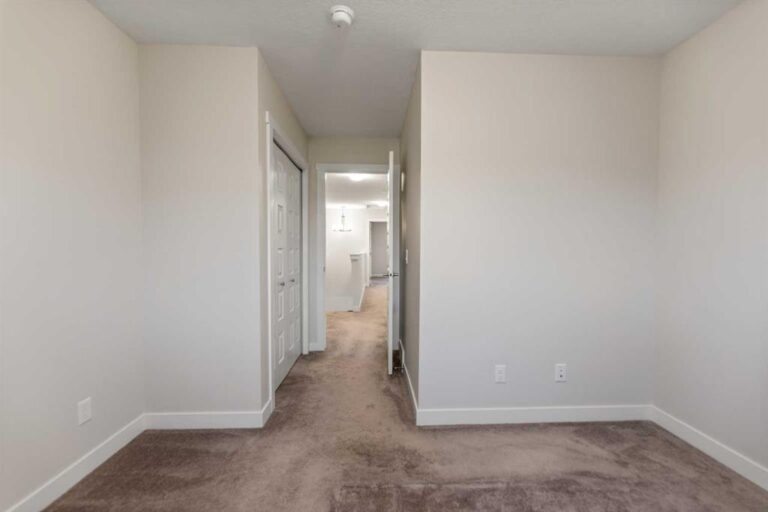 29 Saddlestone Link NE