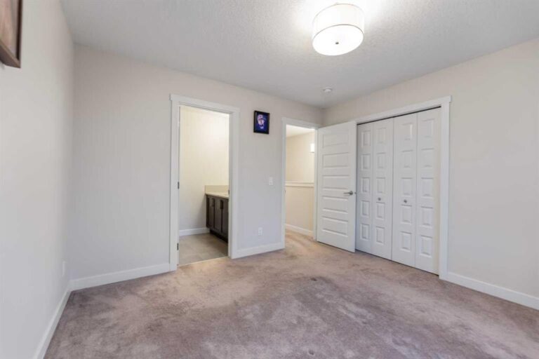 29 Saddlestone Link NE