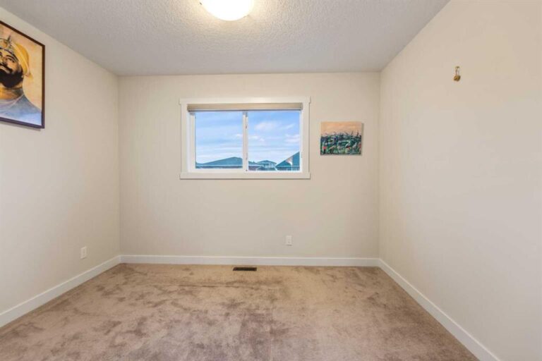 29 Saddlestone Link NE