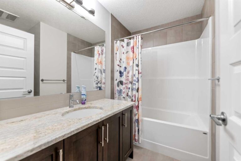 29 Saddlestone Link NE