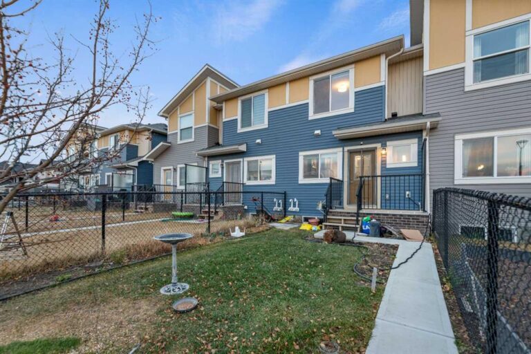 29 Saddlestone Link NE