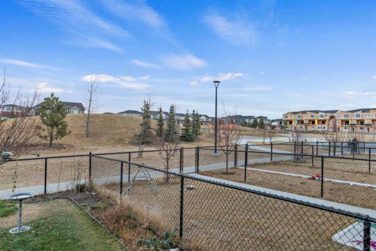 29 Saddlestone Link NE