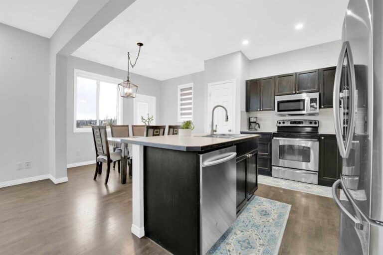 2101 Luxstone Boulevard SW