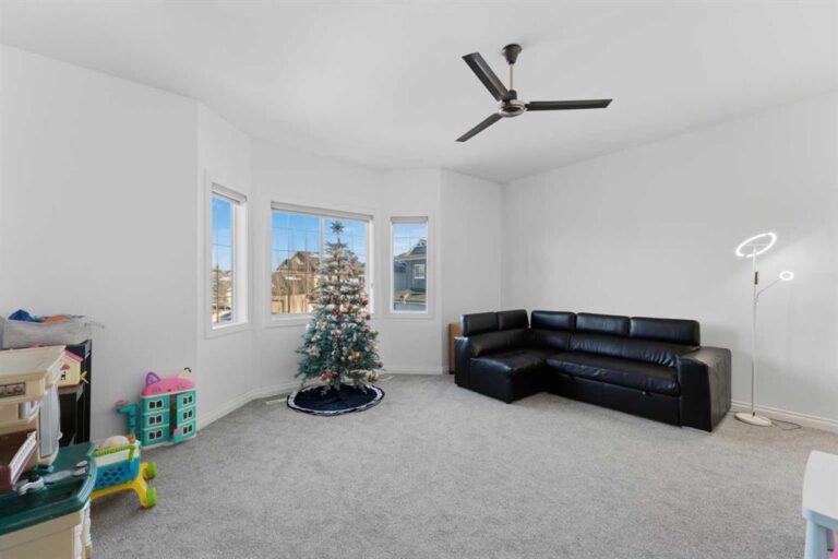 325 Bayside Place SW