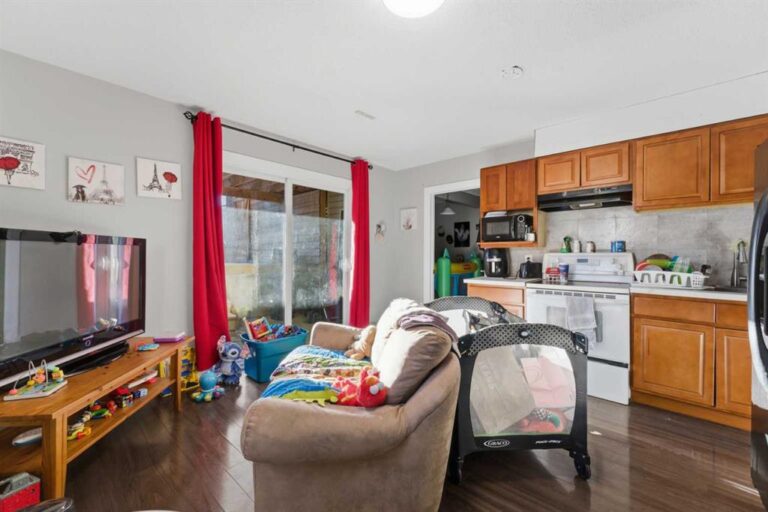 325 Bayside Place SW