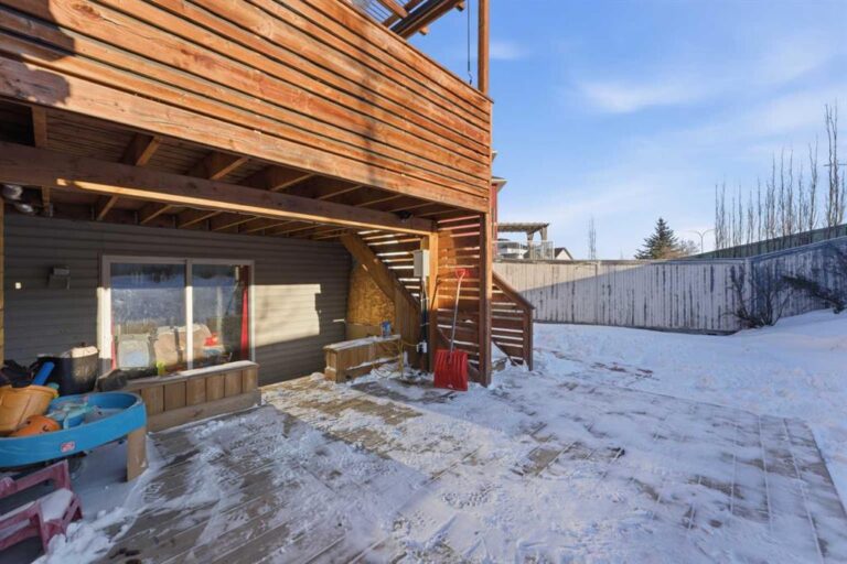 325 Bayside Place SW