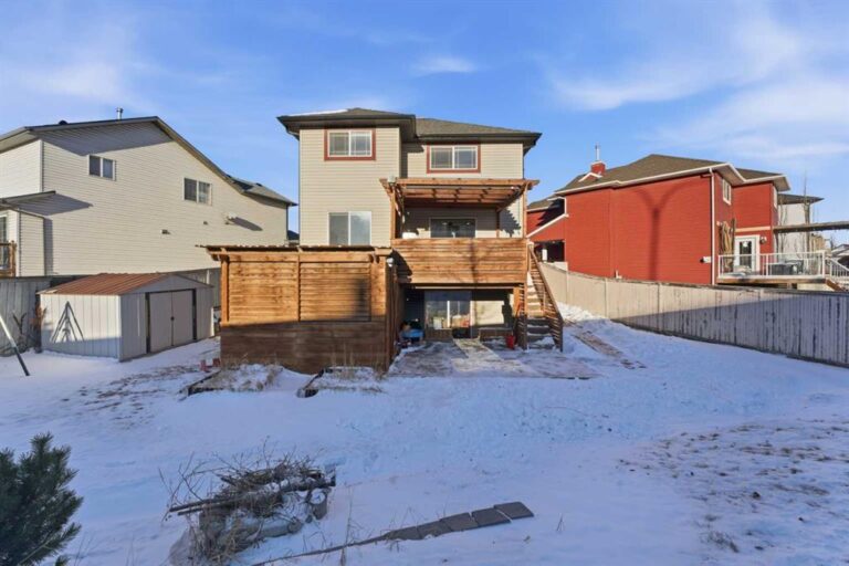 325 Bayside Place SW