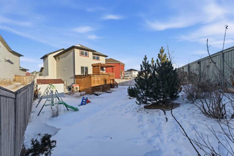 325 Bayside Place SW