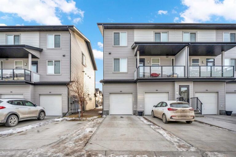 135 Redstone Walk NE #202