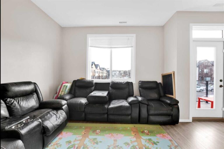 135 Redstone Walk NE #202