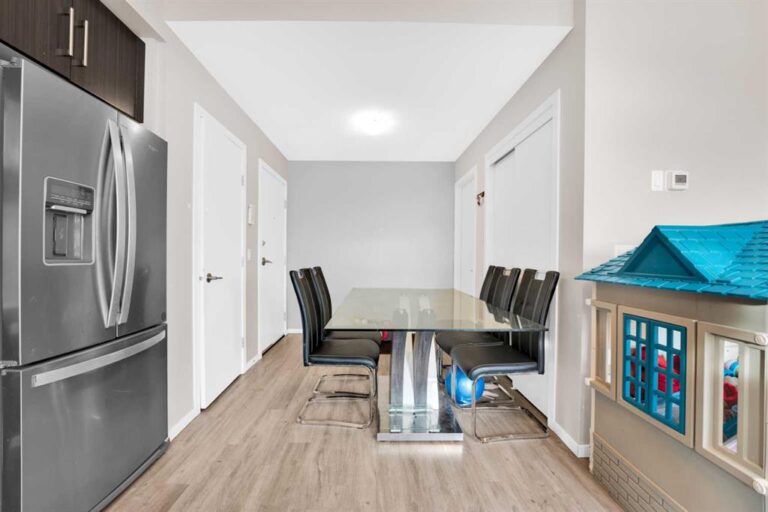135 Redstone Walk NE #202