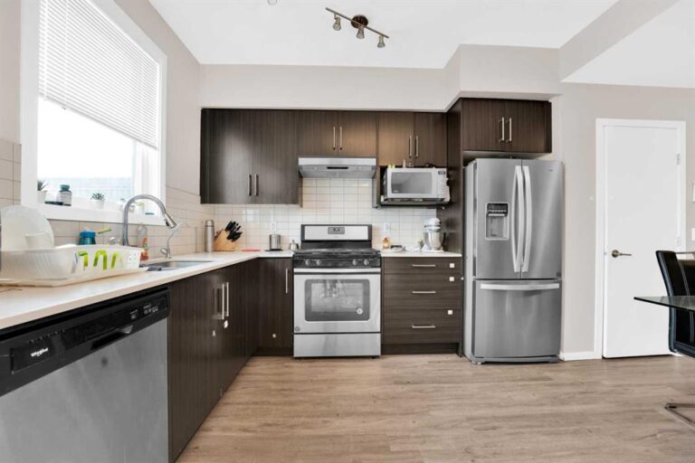 135 Redstone Walk NE #202
