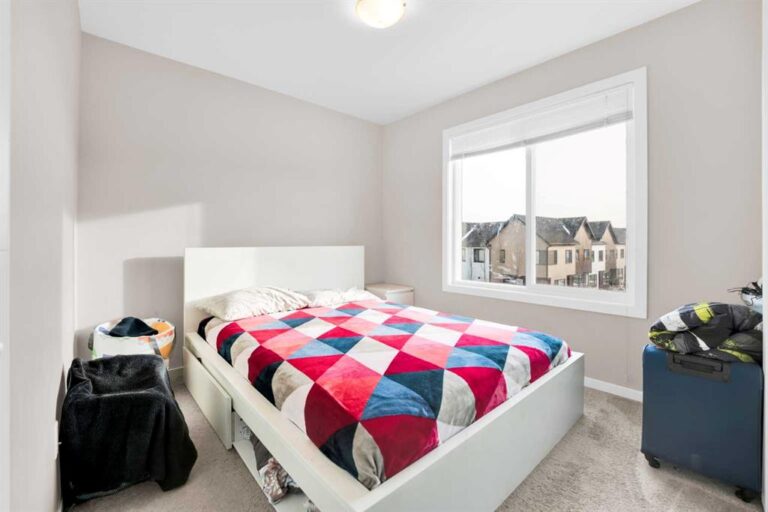 135 Redstone Walk NE #202