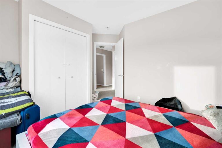 135 Redstone Walk NE #202