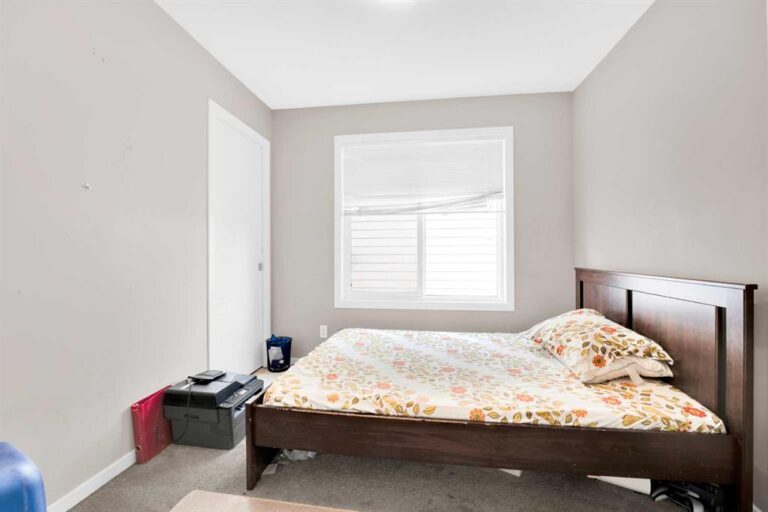 135 Redstone Walk NE #202