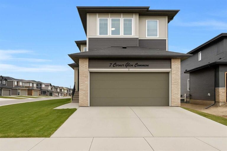 7 Corner Glen Common NE