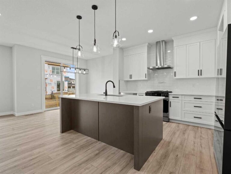 271 Kinniburgh Loop
