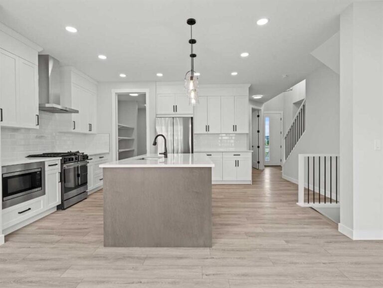 271 Kinniburgh Loop
