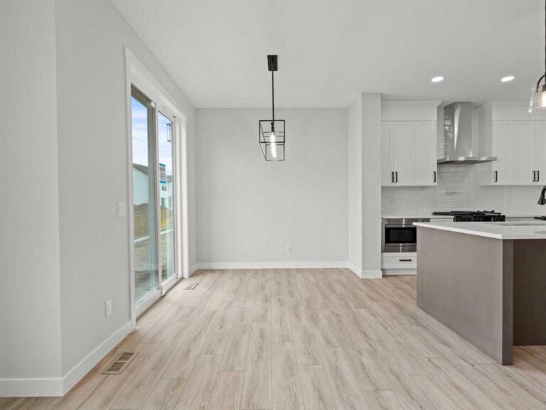 271 Kinniburgh Loop