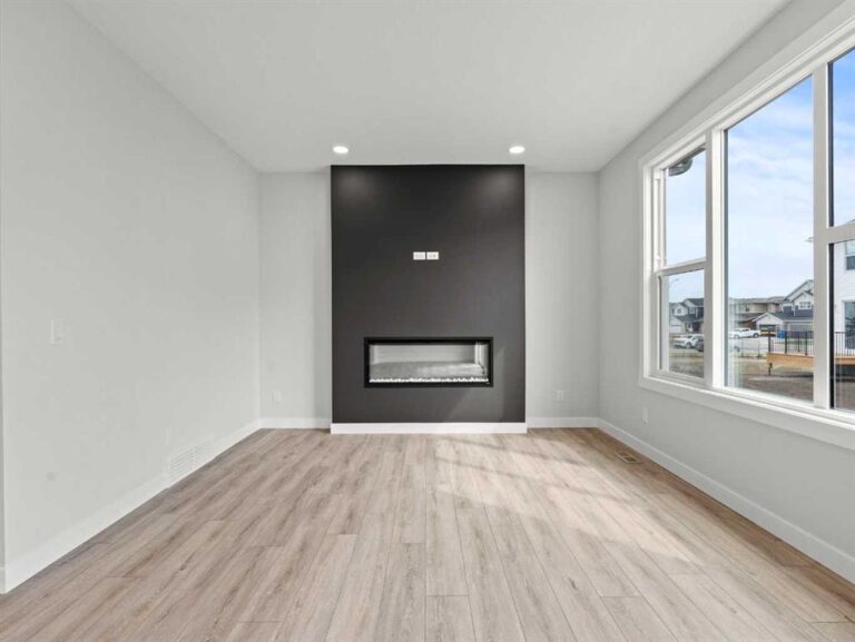 271 Kinniburgh Loop