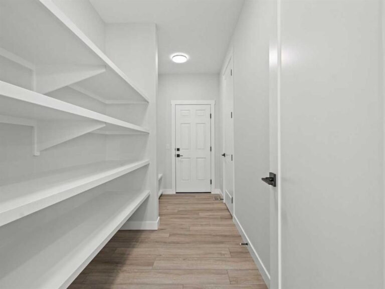 271 Kinniburgh Loop