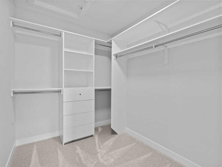 271 Kinniburgh Loop