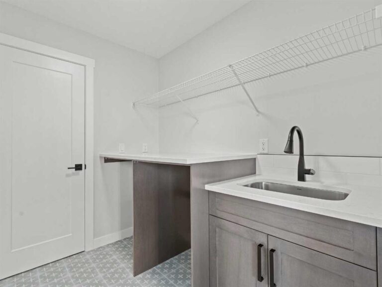 271 Kinniburgh Loop