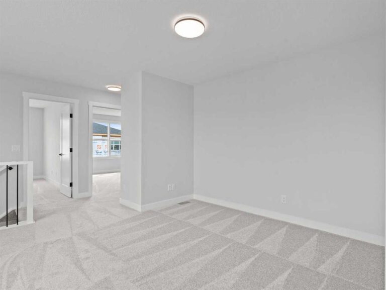 271 Kinniburgh Loop