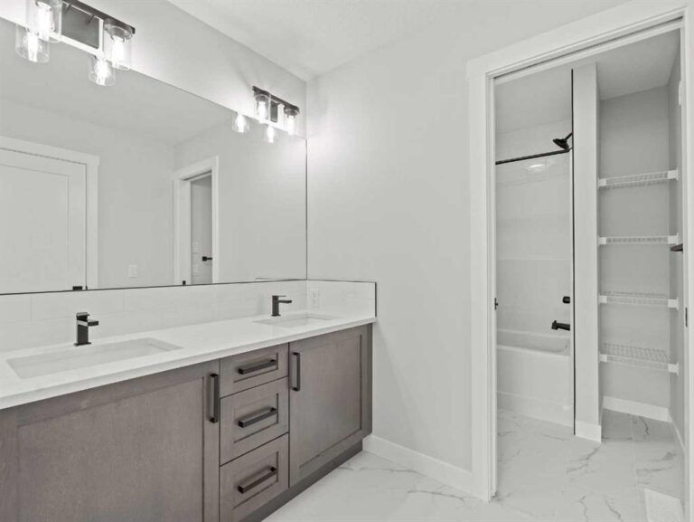 271 Kinniburgh Loop