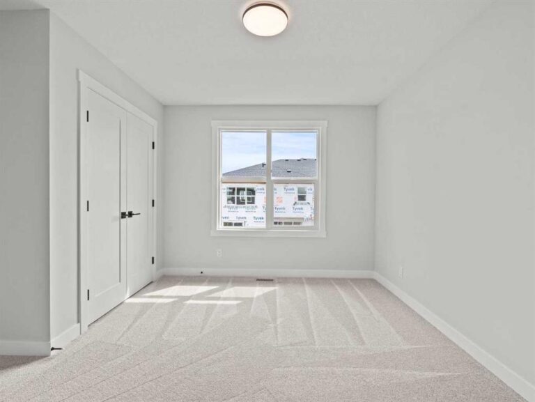 271 Kinniburgh Loop