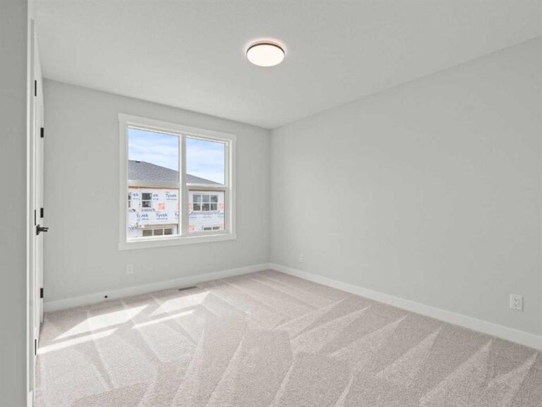 271 Kinniburgh Loop