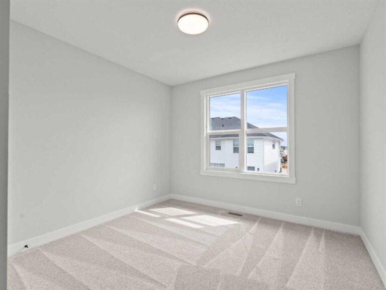 271 Kinniburgh Loop