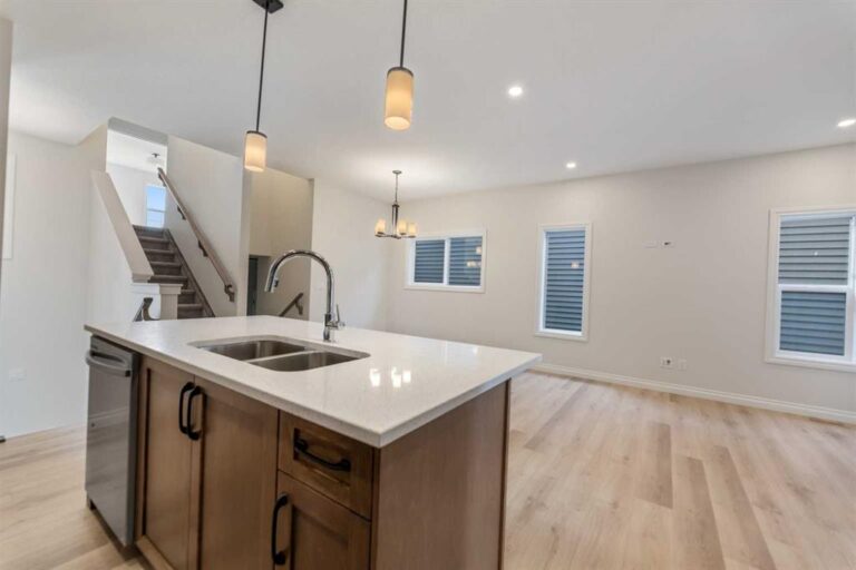 50 Homestead Common NE