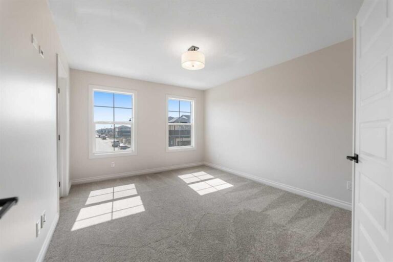 50 Homestead Common NE